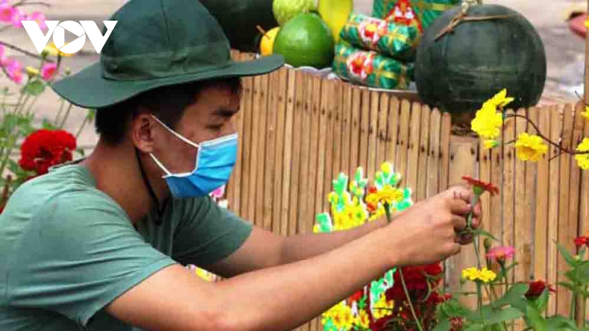 Local people welcome Tet in isolation areas throughout Binh Duong province